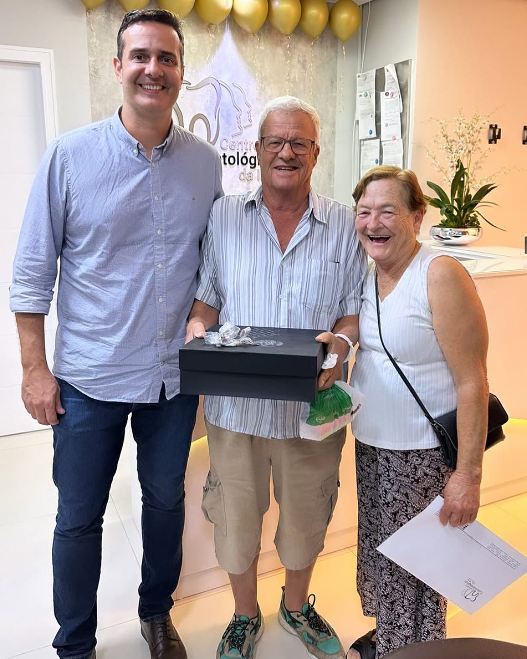 Pacientes com o Dr. Alexandre na clínica